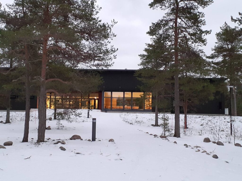 Loisto_leirikeskus_kuva_rakennuksesta